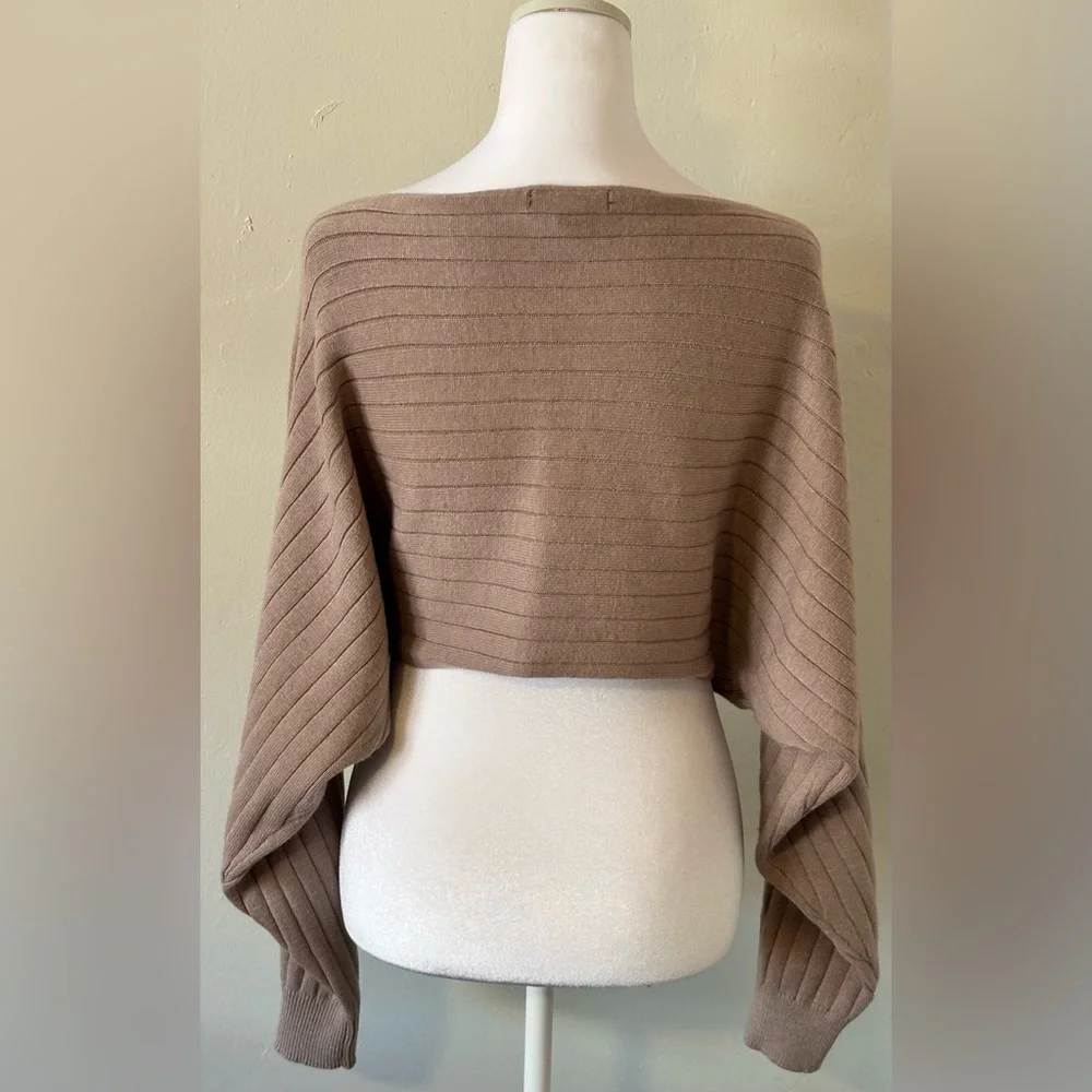 🌸Forever 21 Tan / Brown Size Medium Cropped Knit Sweater